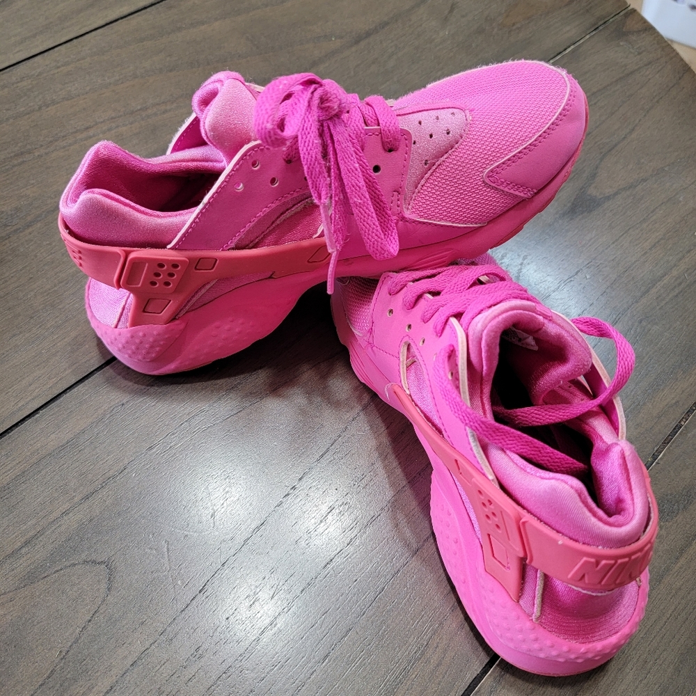 ( SOLD)...Nike huarache sneakers